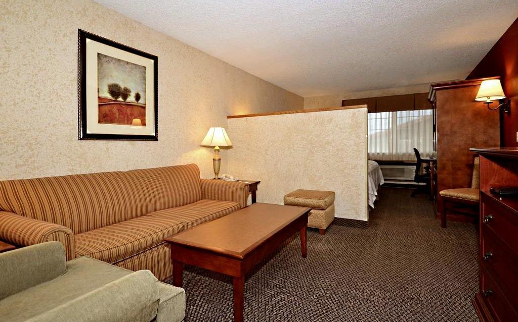 Best Western Plus Rama Inn Redmond Extérieur photo