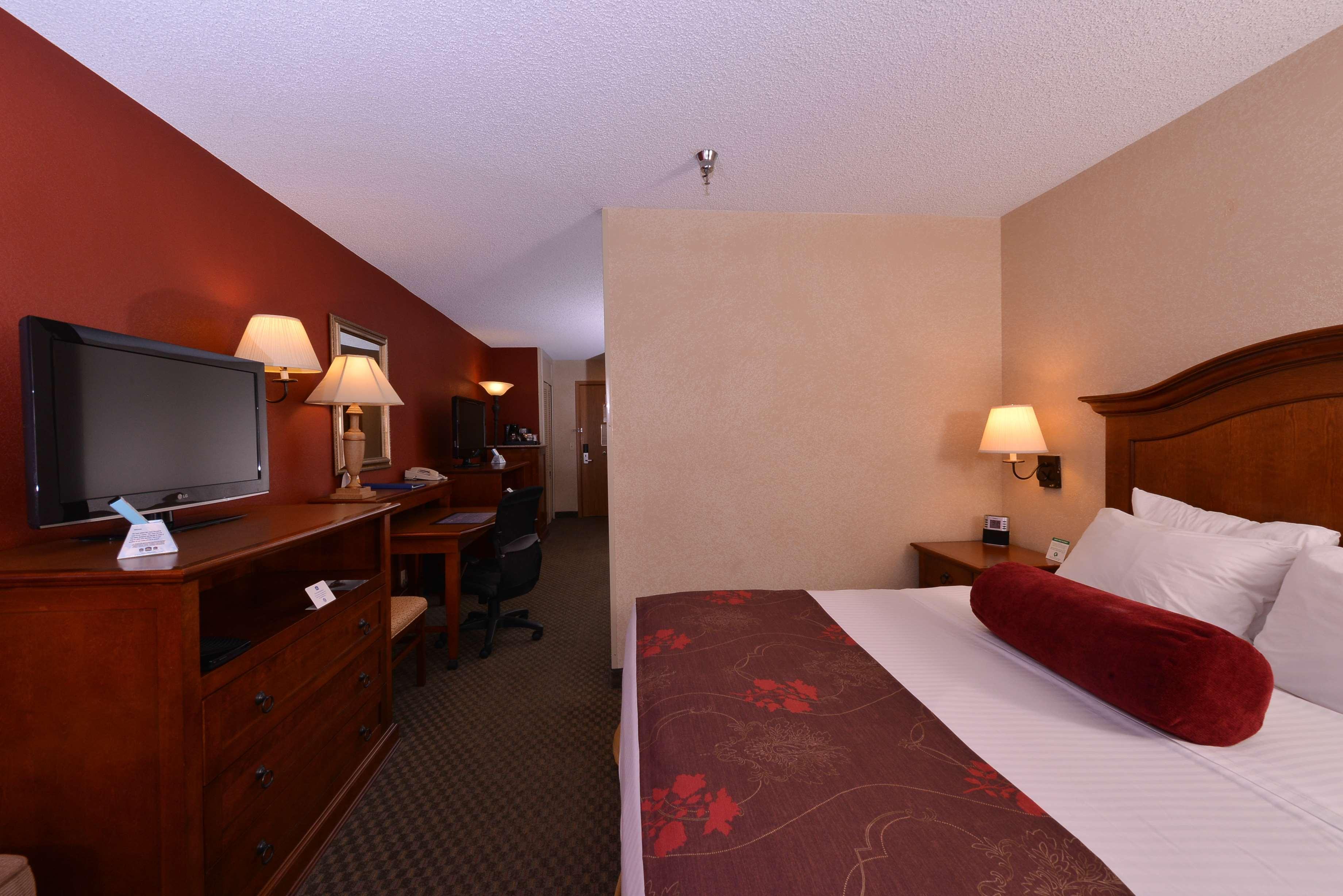 Best Western Plus Rama Inn Redmond Extérieur photo