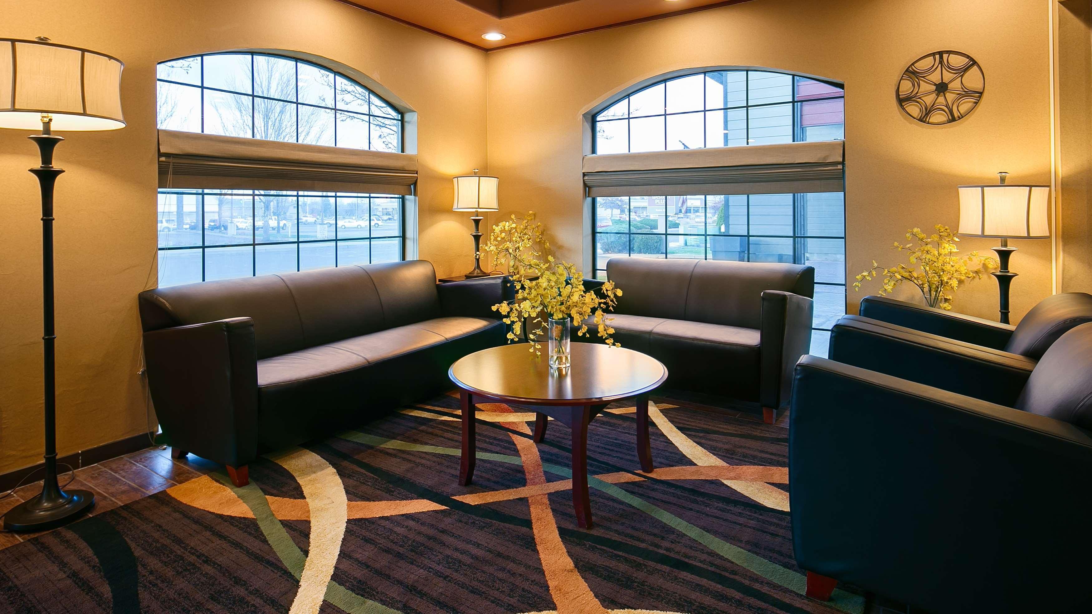 Best Western Plus Rama Inn Redmond Extérieur photo