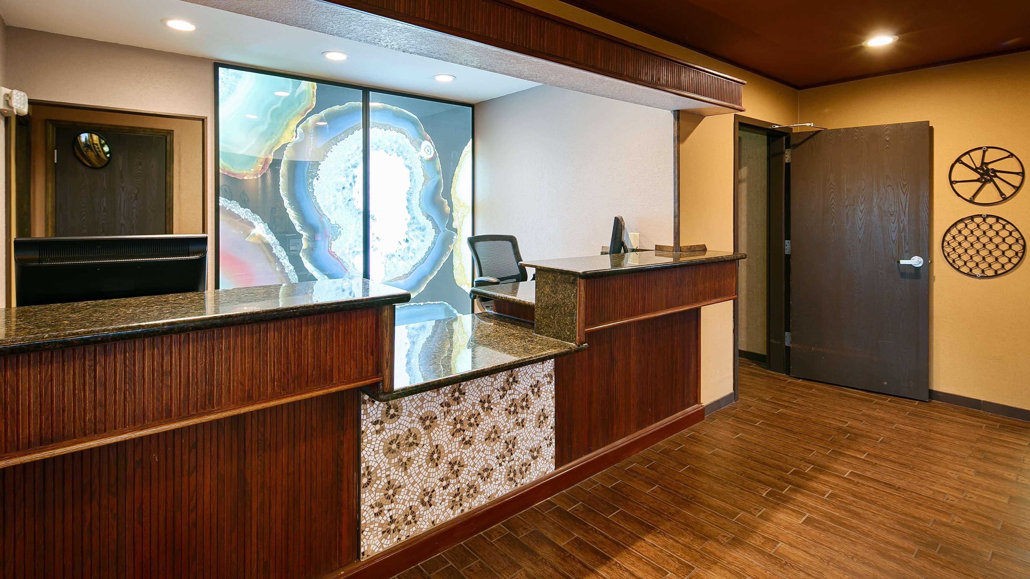 Best Western Plus Rama Inn Redmond Extérieur photo