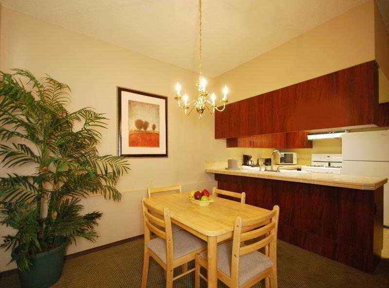 Best Western Plus Rama Inn Redmond Extérieur photo
