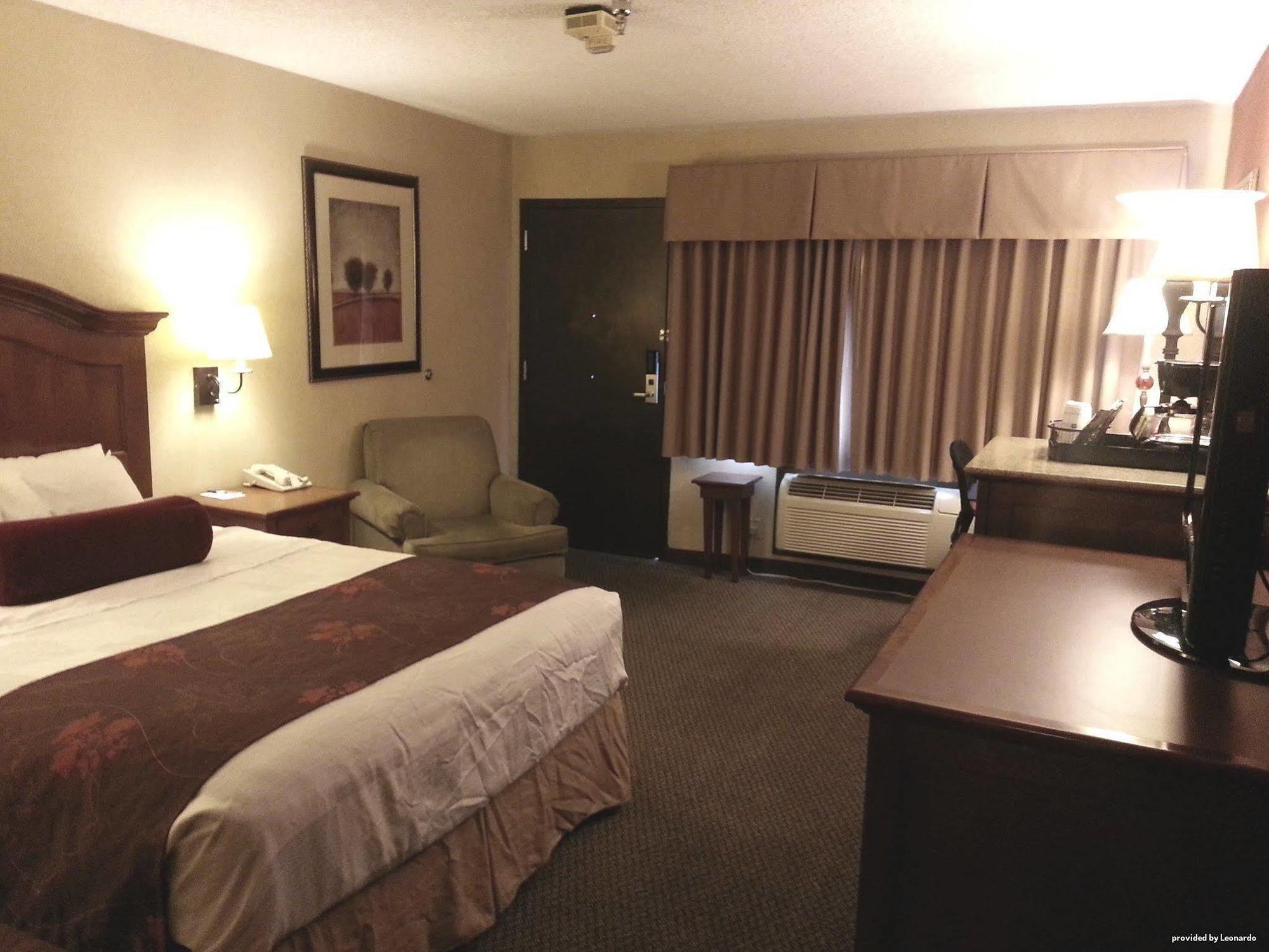 Best Western Plus Rama Inn Redmond Extérieur photo